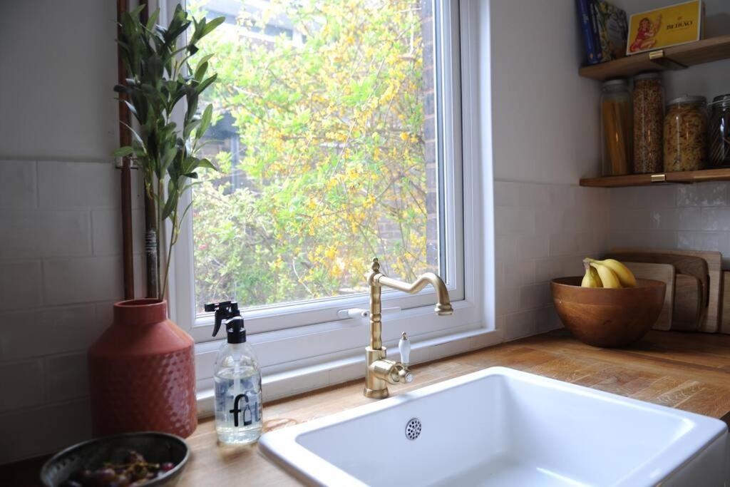 Light Filled Mid- Century 3 Bed Cottage In Dulwich Londra Exterior foto