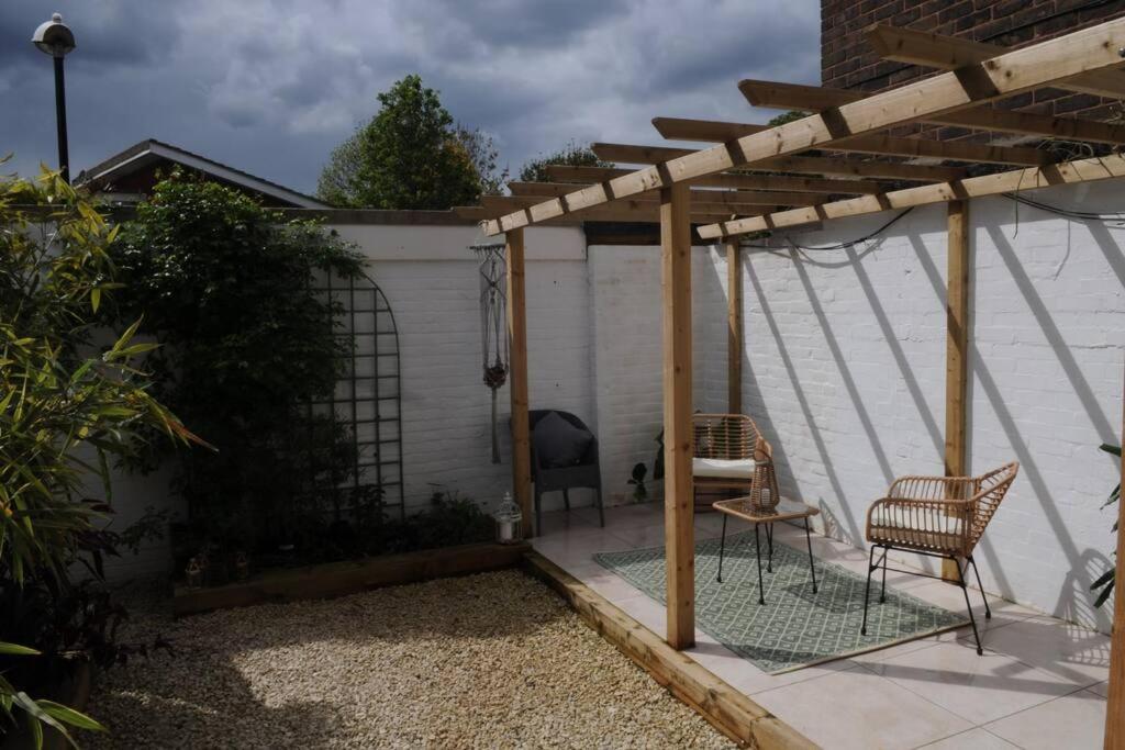 Light Filled Mid- Century 3 Bed Cottage In Dulwich Londra Exterior foto